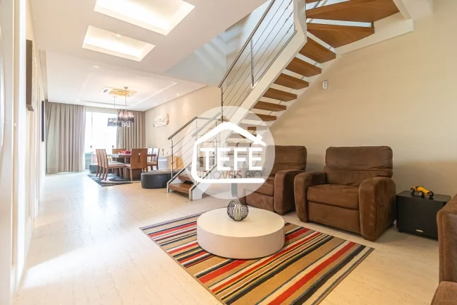 Casa com 415m² com 3 SUÍTES em Condomínio fechado no Recreio dos Bandeirantes