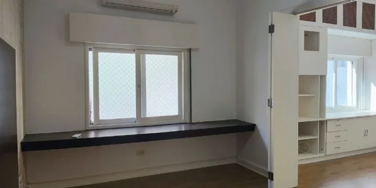 Imagem Apartamento Para Locação 150M², 3Q, 1 Suíte, 2 Banheiros, 1 Vaga, Banheira, Lavabo, Split, Dependência de Serviço, Portaria 24h, Armários Embutidos.