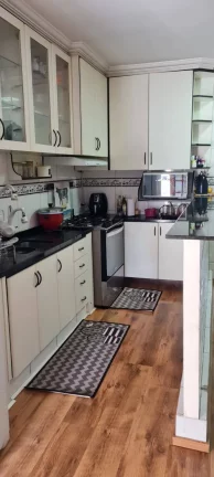 Imagem Sobrado 3 dormitorios 4 vagas troco por casa ou Apto Menor Valor