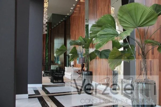 Imagem Apartamento 4 ou + dormitórios para Venda em Balneário Camboriú / SC no bairro Centro