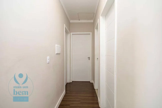 Imagem Sobrado com 3 quartos (1 suíte), 4 vagas de garagem à venda por R$ 780.000 - Pinheirinho - Curitiba/PR