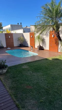 Imagem Casa á venda alto padrão 3 quartos, 1 suite centro Palhoça Sc