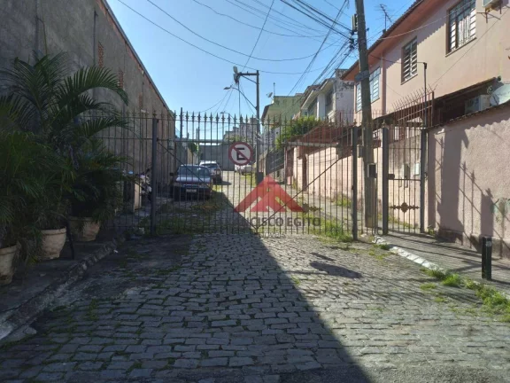 Imagem Casa com 3 dormitórios para alugar por R$ 2.144,70/mês - Centro - São Gonçalo/RJ