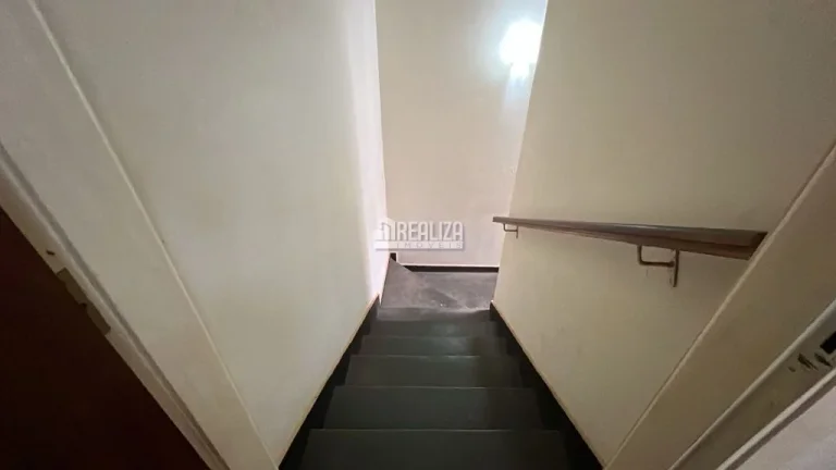 Imagem Casa ampla de 2 andares, próxima à Avenida Guilherme Ferreira, com 3 quartos incluindo 1 suíte