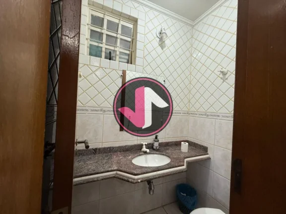 Imagem Se você procura por uma Casa Comercial espaçosa e cheia de comodidades em Cuiabá, não pode deixa...