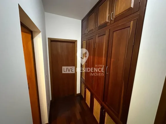 Imagem Excelente casa térrea com 4 suítes no Village das Palmeiras!