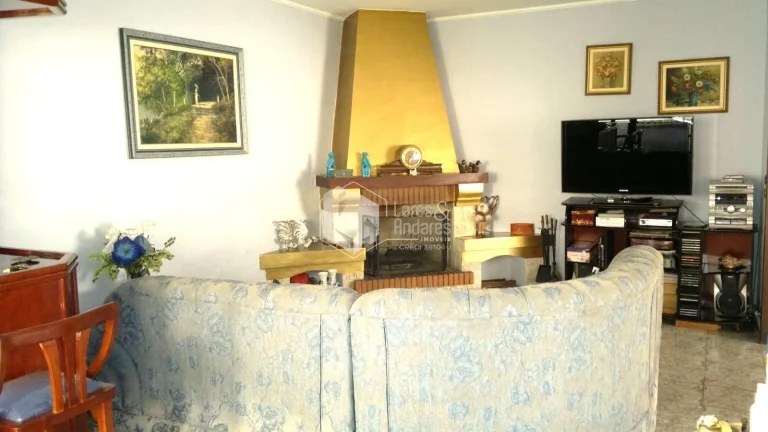 Imagem CASA À VENDA, COM 296M² COM 6 AMPLOS DORMS, COM 2 SUÍTES, 4 SALAS, COZINHA COM PLANEJADOS, CHURRASQUEIRA E 8 VAGAS - TREMEMBÉ - SP