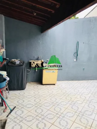 Imagem Casa para Venda em Limeira, Parque Hippolyto, 3 dormitórios, 2 banheiros, 3 vagas