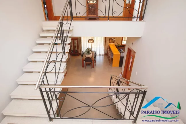 Imagem Sobrado Luxuoso em Condomínio Fechado: 4 dormitórios e Vista Privilegiada!