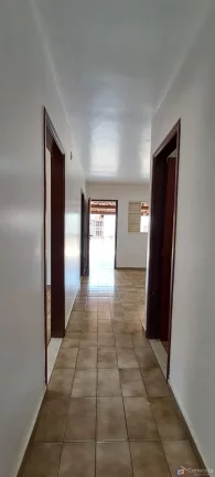 Imagem Casa de Esquina à Venda no Alvorada – Patos de Minas | 3 Quartos e Área para Veículos