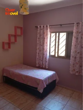 Imagem Imperdível Casa à Venda em Ribeirão Preto-SP, Parque Residencial Cândido Portinari: 3 Quartos, 1 Suíte, 2 Salas, 3 Banheiros, 10 Vagas de Garagem, 200m². Aproveite!