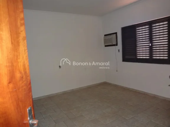 Imagem Casa Vila Nogueira,Campinas. com 3 quartos, sala 2 ambientes, Wc com blindex.
ótima localização