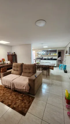 Imagem Linda casa totalmente reformada à venda. Ao lado do Parque Regional da Criança!