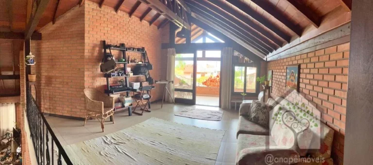 Imagem Casa rústica em condomínio fechado no Sambaqui
