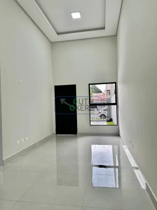 Imagem Casa com 3 Quartos 1 Suíte, Pé Direito Duplo e Amplo Quintal - em São José