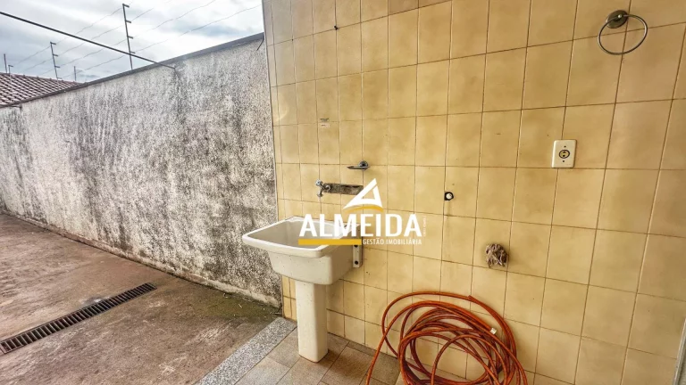 Imagem Casa com 3 dormitórios à venda, 100 m² por R$ 250.000,00 - Estádio - Rio Claro/SP