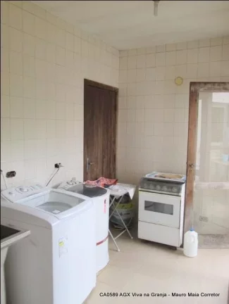 Imagem Casa situada em um bolsão residencial, altura do Km 23 da Raposo Tavares.