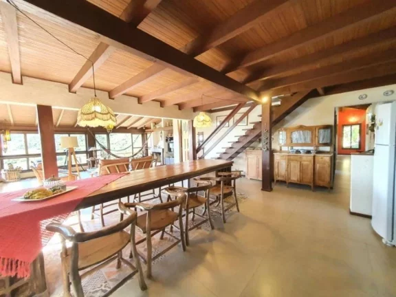 Imagem Casa à venda em Garopaba-SC, Praia da Silveira: 4 quartos, 2 salas, 2 banheiros, 3 vagas, 200m². Imperdível!
