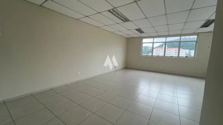 Imagem Sala Comercial para Locação com 1 Vaga e Segurança na Vila Mathias em Santos/SP
