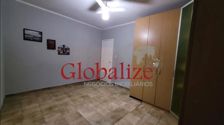 Imagem Lindo sobrado com 3 dormitórios em Santos no bairro do Estuário espaçoso com garagem para 2 carros e uma moto por R$ 856.000,00 à venda ou troca.