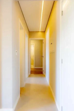 Imagem Apartamento semi-mobiliado com 2 suítes e 2 vagas de garagem na Praia dos Amores