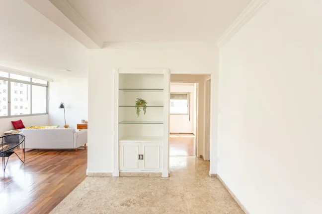 Imagem Apartamento 285M² Reformado, 4Q, 1 Suíte, Sala para 2 Ambientes, 2 Banheiros, 1 Vaga, Banheira, Piscina, Split.