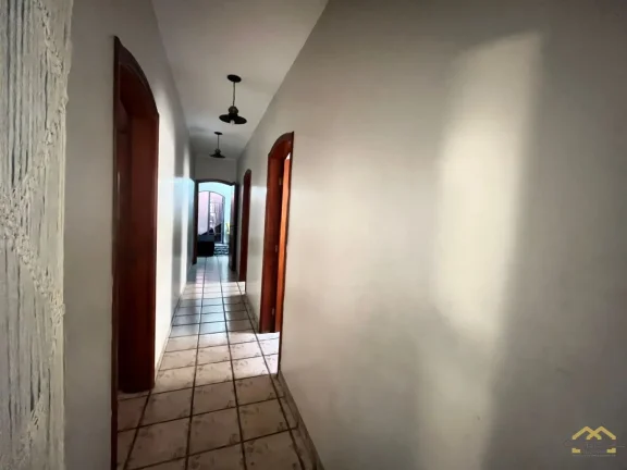 Imagem Casa Comercial para locação próximo a Samuel Martins com vagas de 45 na frente para estacionamento de cliientes