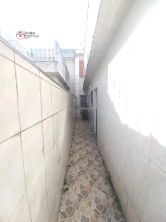 Imagem SOBRADO DE VILA MOOCA PARA ALUGAR Localizado entre a Rua Do Oratório e Av Paes de Barros Vila fechada com portão automático.
