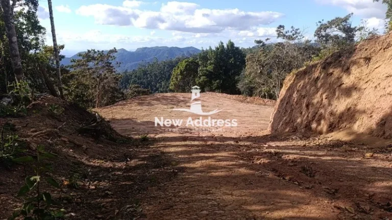 Imagem Terreno de 18 mil m² com linda vista à venda em Santa Teresa
