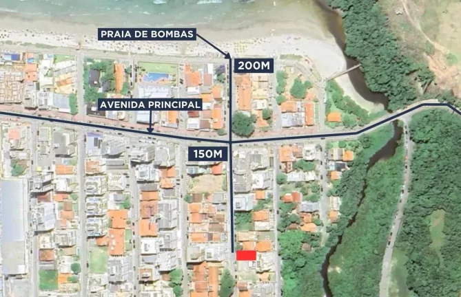 Imagem Casa com 3 dormitórios a 200m do mar, próximo a avenida principal no Bairro Bombas — Bombinhas/SC