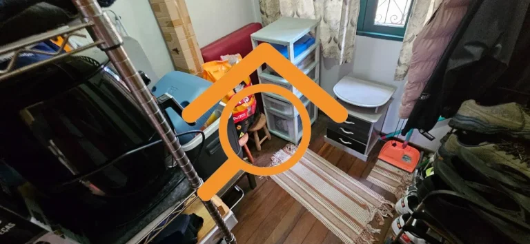 Imagem Casa Comercial para Locação em Interlagos, São Paulo - 2 Quartos, 1 Sala, 2 Banheiros, 4 Vagas de Garagem - 175m²