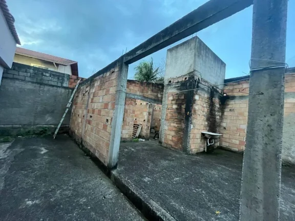 Imagem Ótima Oportunidade: Casa Espaçosa com 4 quartos no bairro Nova Suíça