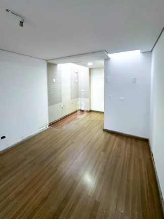 Imagem Casa Comercial para Alugar na Vila Isabel | 195m² com Pé Direito Duplo e Salas Integradas – Ideal para Escritórios, Clínicas e Empresas