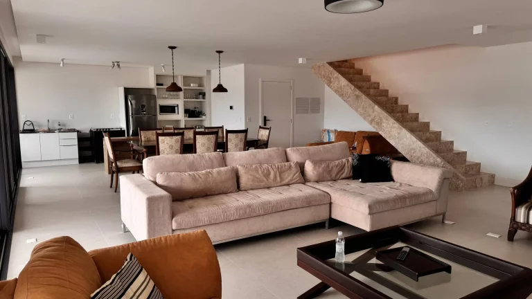 Imagem Apartamento duplex novo para temporada em Jurerê – vista para o mar