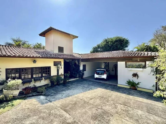 Imagem Cond. Vila Velha - Rústica, TÉRREA em 4 lotes, 5 dorm/3ste, piscina!