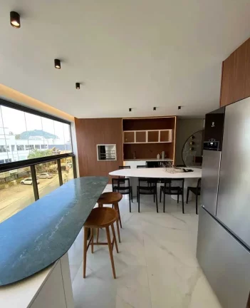 Imagem Apartamento semi mobiliado com 3 suítes e 2 vagas de garagem na Praia Brava em Itajaí