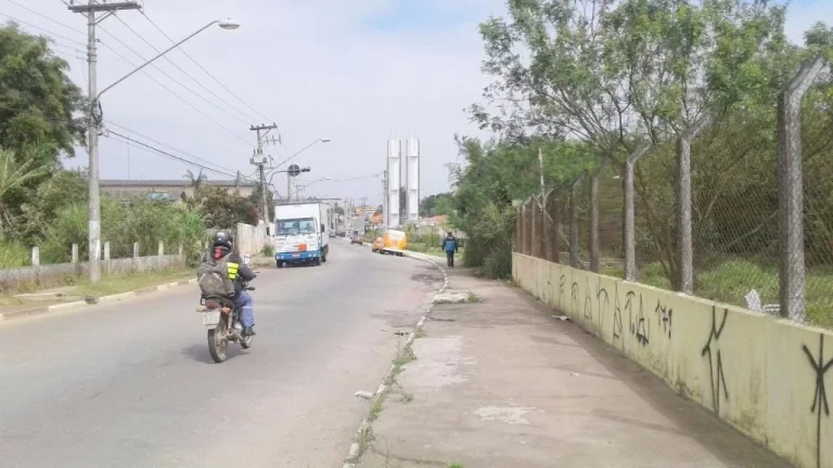 Imagem Área comercial à venda, Parque Santa Rosa, Suzano, com 100 metros de Frente para a Estrada dos Fernandes.