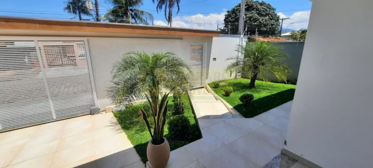Imagem Luxo e Conforto: Casa de Alto Padrão à Venda no Jardim Britânia, Caraguatatub