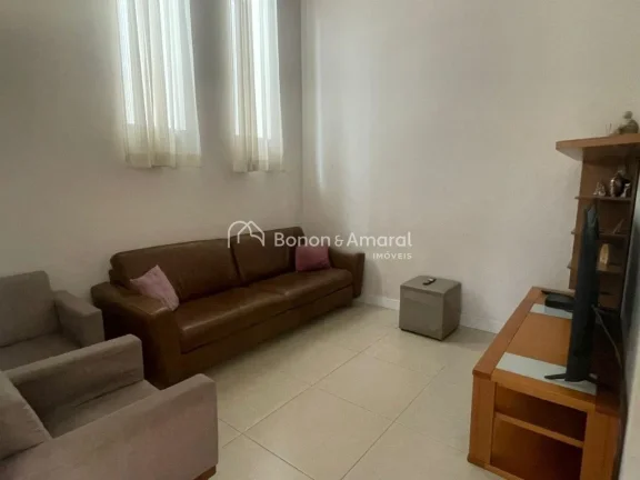 Imagem Casa à venda em condomínio fechado em Valinhos, com três suítes, salas de estar e jantar integra...