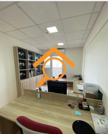 Imagem Sala comercial para locação em condomínio de alto padrão em Santo Amaro, São Paulo-SP: 1 sala, 1 banheiro, 1 vaga de garagem.
