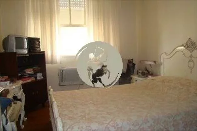 Imagem GARAGEM FECHADA