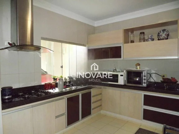 Imagem Casa com 5 dormitórios à venda, 357 m² por R$ 900.000,00 - Setor Santa Inês - Itumbiara/GO