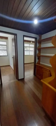 Imagem Apto de 3 quartos, dependencia no centro de Nova Friburgo a VENDA.