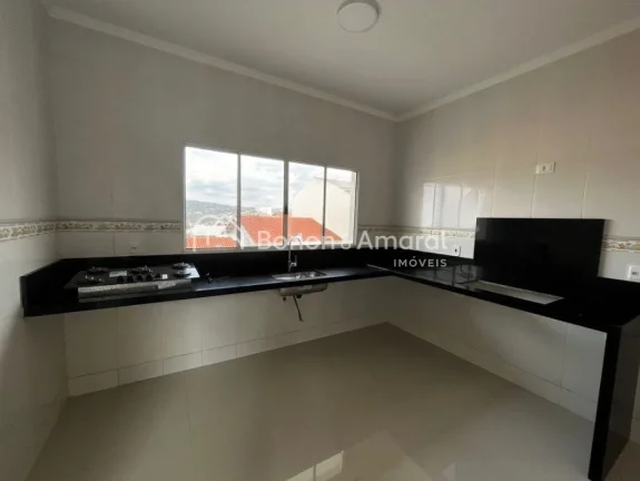 Imagem Linda casa à venda em Mirante do Lenheiro, Valinhos. Este sobrado possui 3 quartos, incluindo uma s...