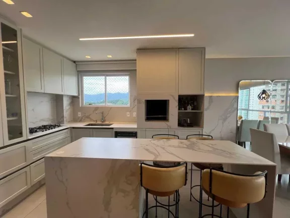 Imagem Apartamento com 3 suítes e 2 vagas de garagem Bairro Pioneiros em Balneário Camboriú/SC