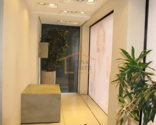 Imagem Sobrado Comercial com 283 m² de área construída. O imóvel conta com 5 salas, sendo 2 amplas, coz...