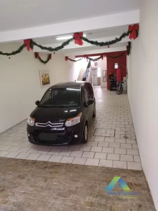 Imagem SANTO ANDRÉ Sobrado 264M², 2 dormitórios, 2 banheiros, 6 vagas com ótima localização e valor !!!