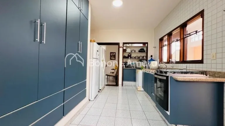 Imagem Linda casa em condomínio - ampla, funcional e muito aconchegante!

Documentação ok para financiam...