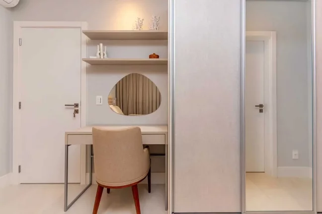 Imagem Apartamento com 4 dormitórios sendo 2 suítes e 2 vagas de garagem em Balneário Camboriú
