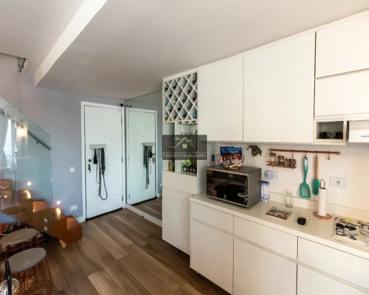 Imagem NO CORAÇÃO DO CHARMOSO BADALADO BAIRRO ITAIM APARTAMENTO DUPLEX 49,32 M 1 DORMITÓRIO SUÍTE SALA 2 AMBIENTES COZINHA ABERTA AR-CONDICIONADO 1 VAGA